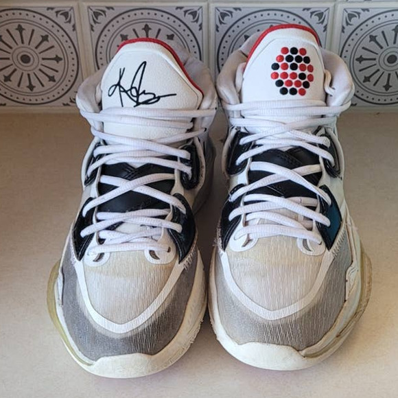 Nike Kyrie Infinity White Black Red Basketball Shoes Men's 8.5 - Picture 2 of 10